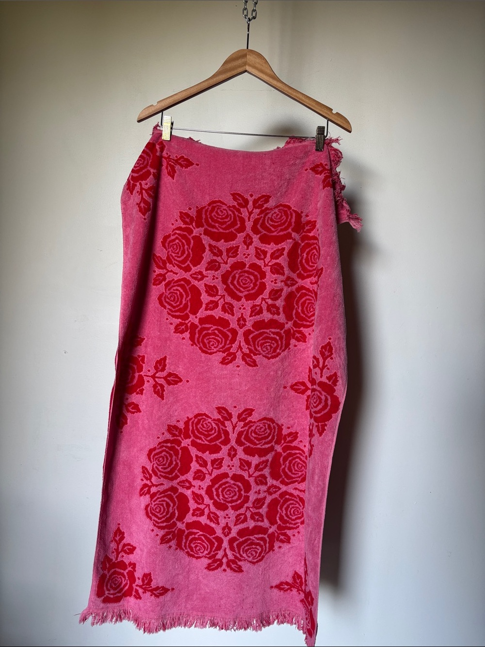Gorgeous Vintage Bath Towel Velvet Like Pink and Red Floral Terry Cloth 42x26